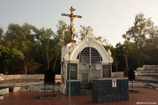 Miraculous Cross, Anjuna – I found another Miraculous Cross in Goa