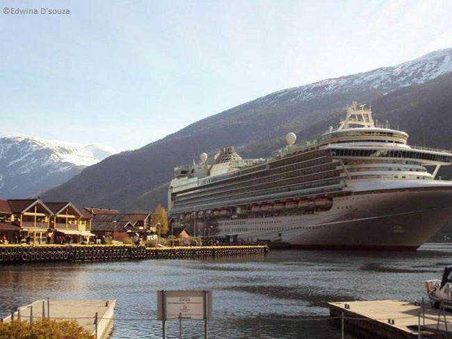 Work for a Cruise line – Travel the World