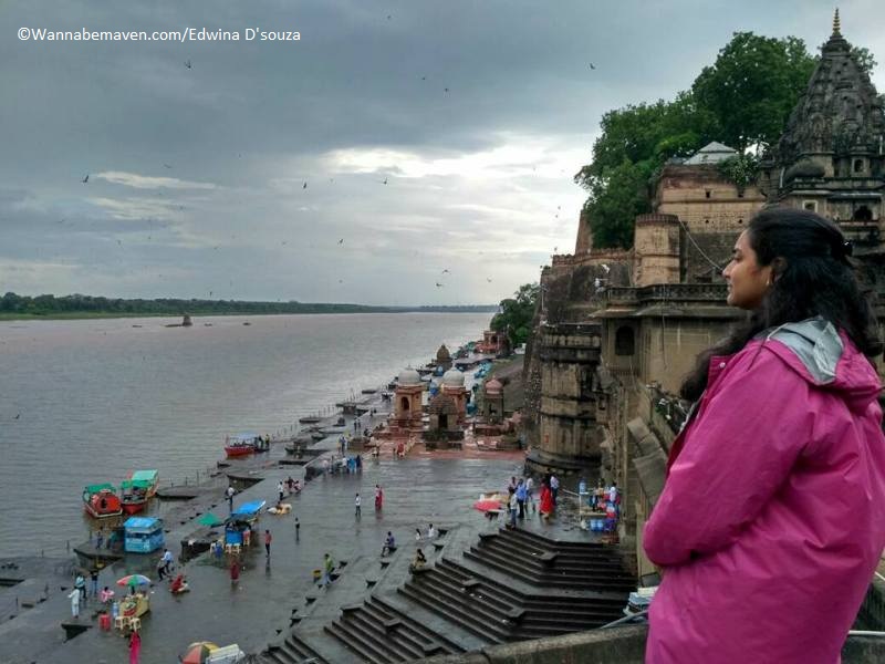 Who is Devi Ahilyabai and what is the history of Maheshwar town?