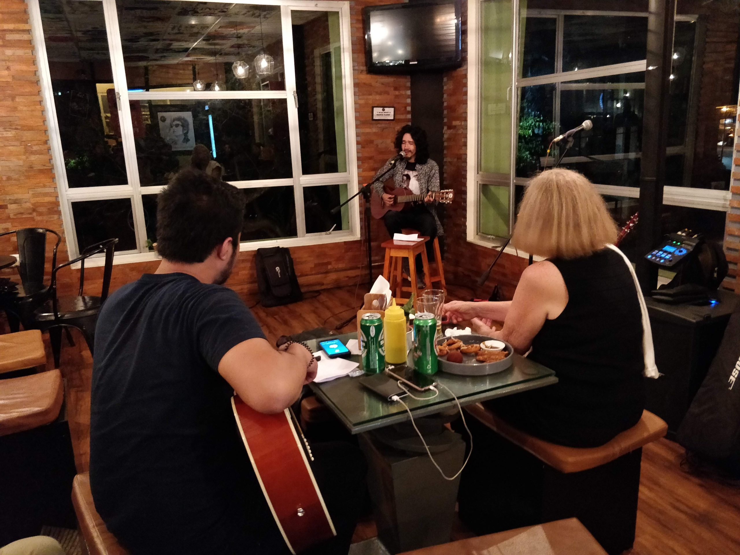 Wall decor using old vinyl records - Picture of Dylan's Cafe